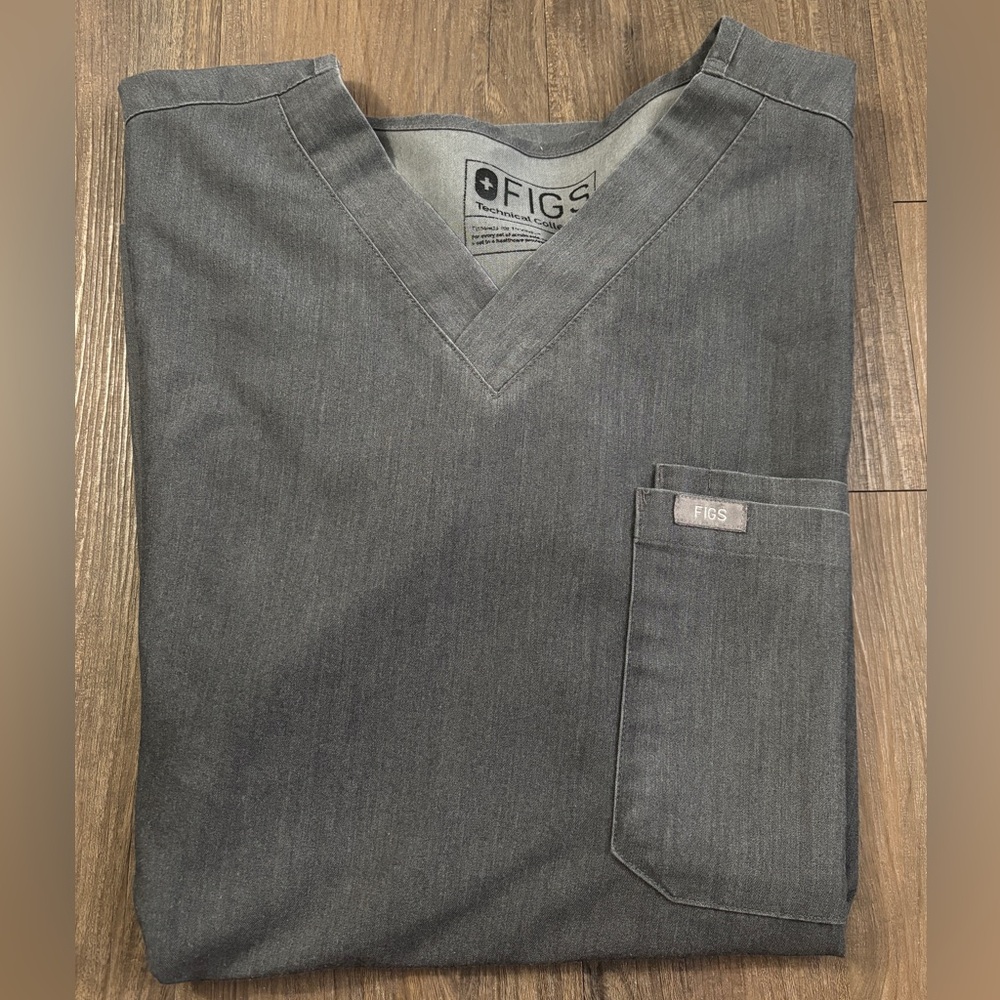 Gray Figs Scrubs Top size M